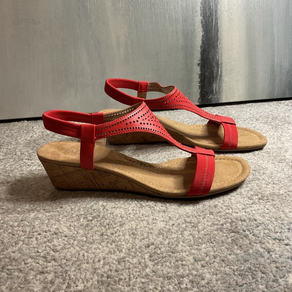 Alfani Step 'N Flex Vacanzaa 2 Tomato Red Perf Wedge Sandals - Size 9 - Picture 3 of 13